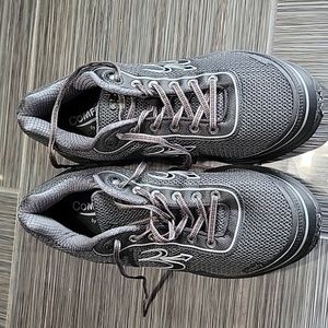 MIGHTY WALK WALKING SHOE - MEN'S Gravity Defyer NEW